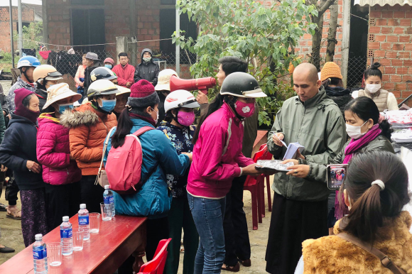 Đoàn Từ Thiện Chùa Hưng Phước Trao Quà Cho Bà Con Khó Khăn Xã Hải Định, Tỉnh Quảng Trị_02/01/2021