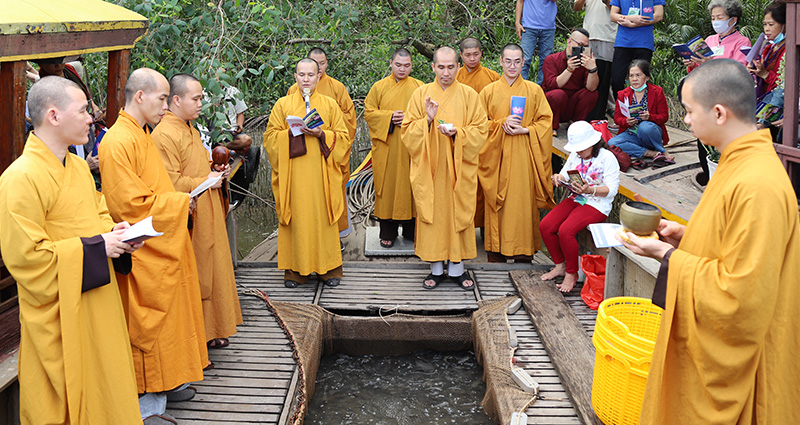 Đoàn Từ Thiện Chùa Hưng Phước Trao Quà Tết Cho Bà Con Khó Khăn Tỉnh Bến Tre_24-01-2021