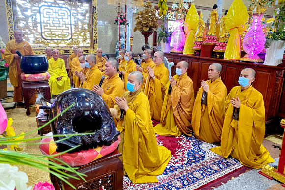 Đoàn Từ Thiện Chùa Hưng Phước Quận 3 Cúng Dường Trường Hạ Thành Phố Và Tỉnh Bến Tre_03-07-2022