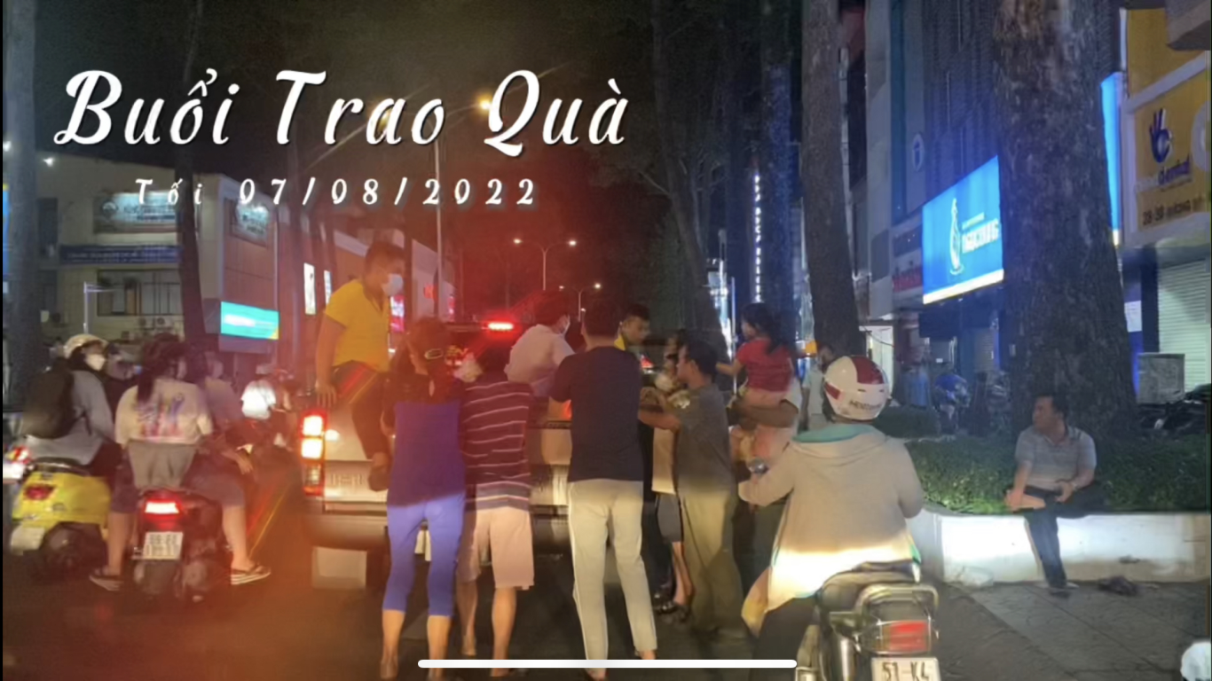 Buổi Trao Quà Cho Bà Con Cơ Nhỡ Sinh Hoạt Trên Đường Phố_Tối 07/08/2022